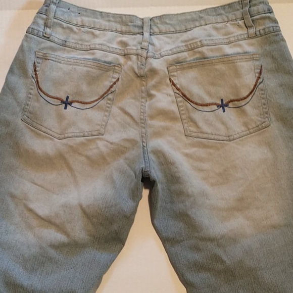 Baileys Point Cut Offs - Picture 2 of 6